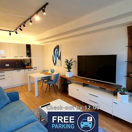 Luxury Apartment Vbloku Praag Buitenkant foto