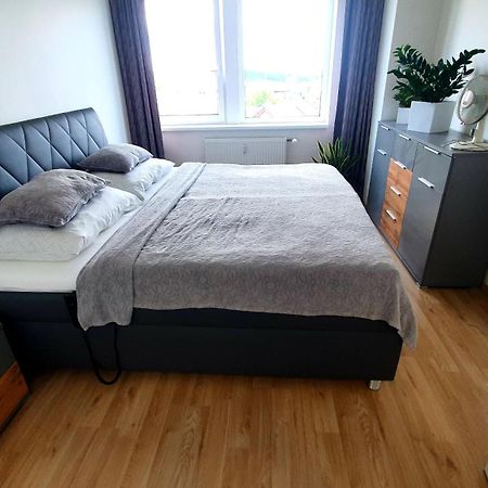 Luxury Apartment Vbloku Praag Buitenkant foto