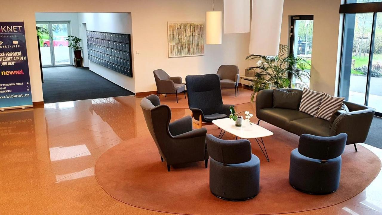 Luxury Apartment Vbloku Praag Buitenkant foto