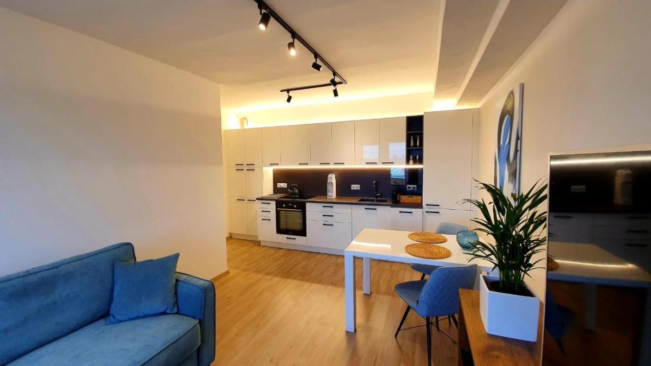 Luxury Apartment Vbloku Praag Buitenkant foto