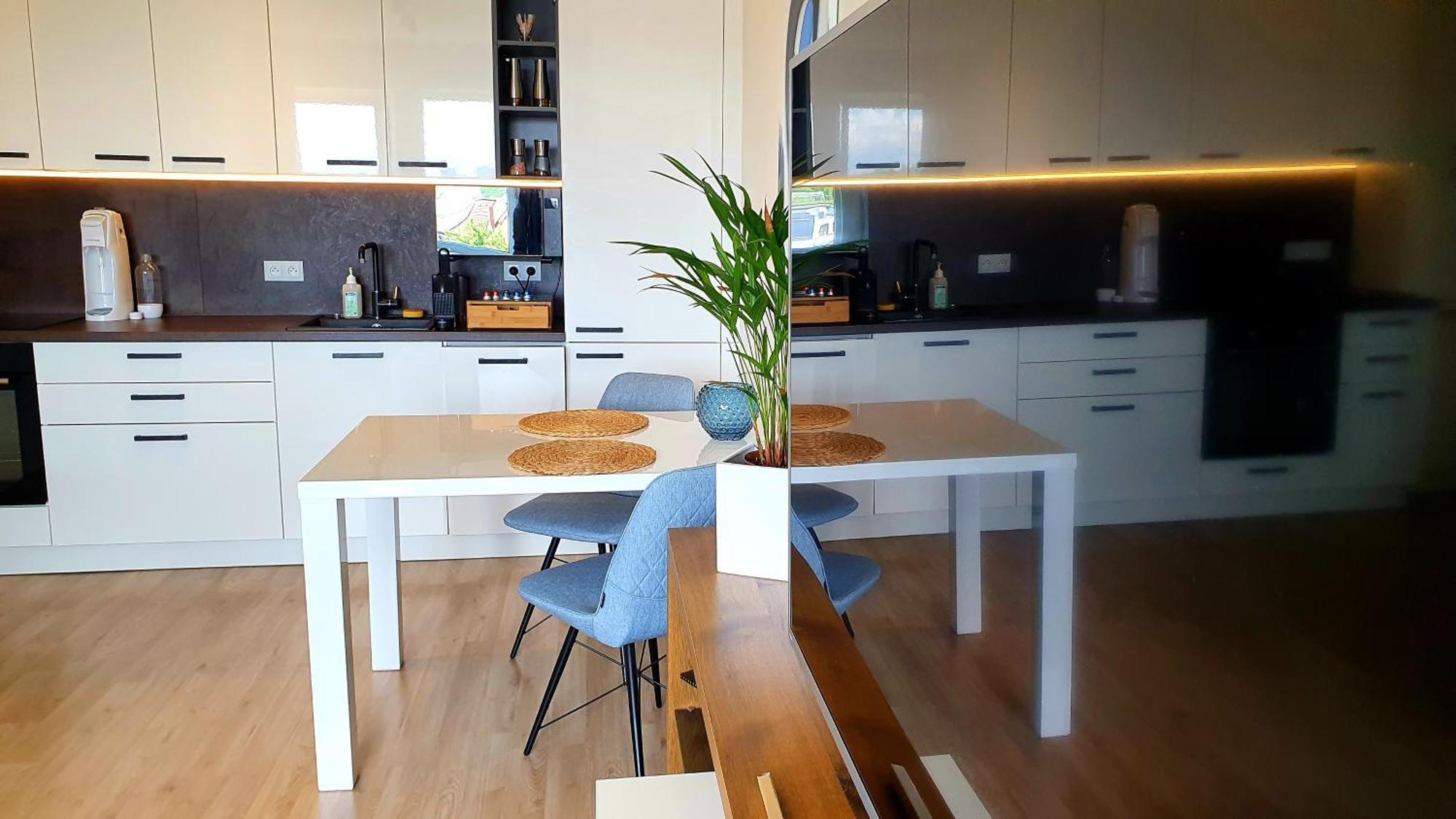 Luxury Apartment Vbloku Praag Buitenkant foto