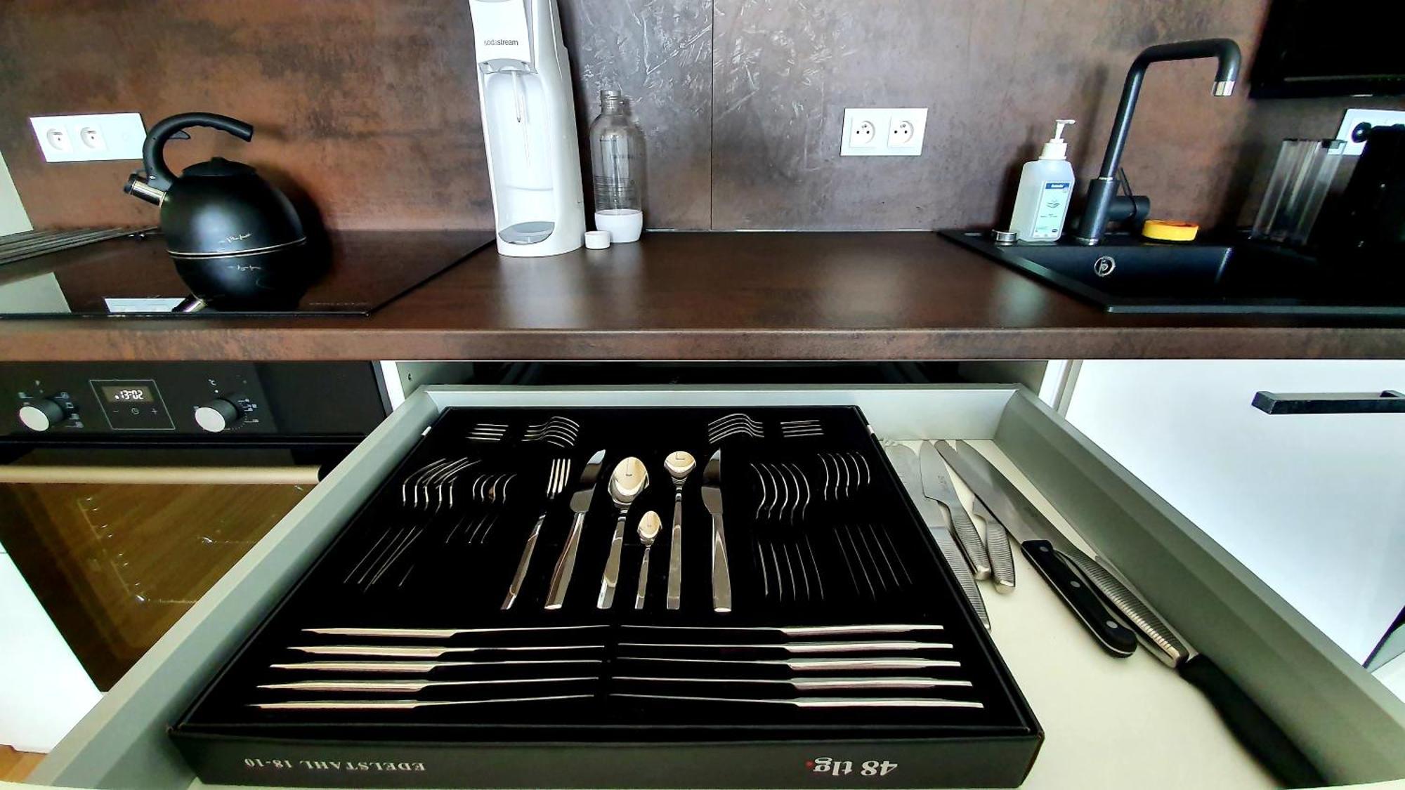 Luxury Apartment Vbloku Praag Buitenkant foto