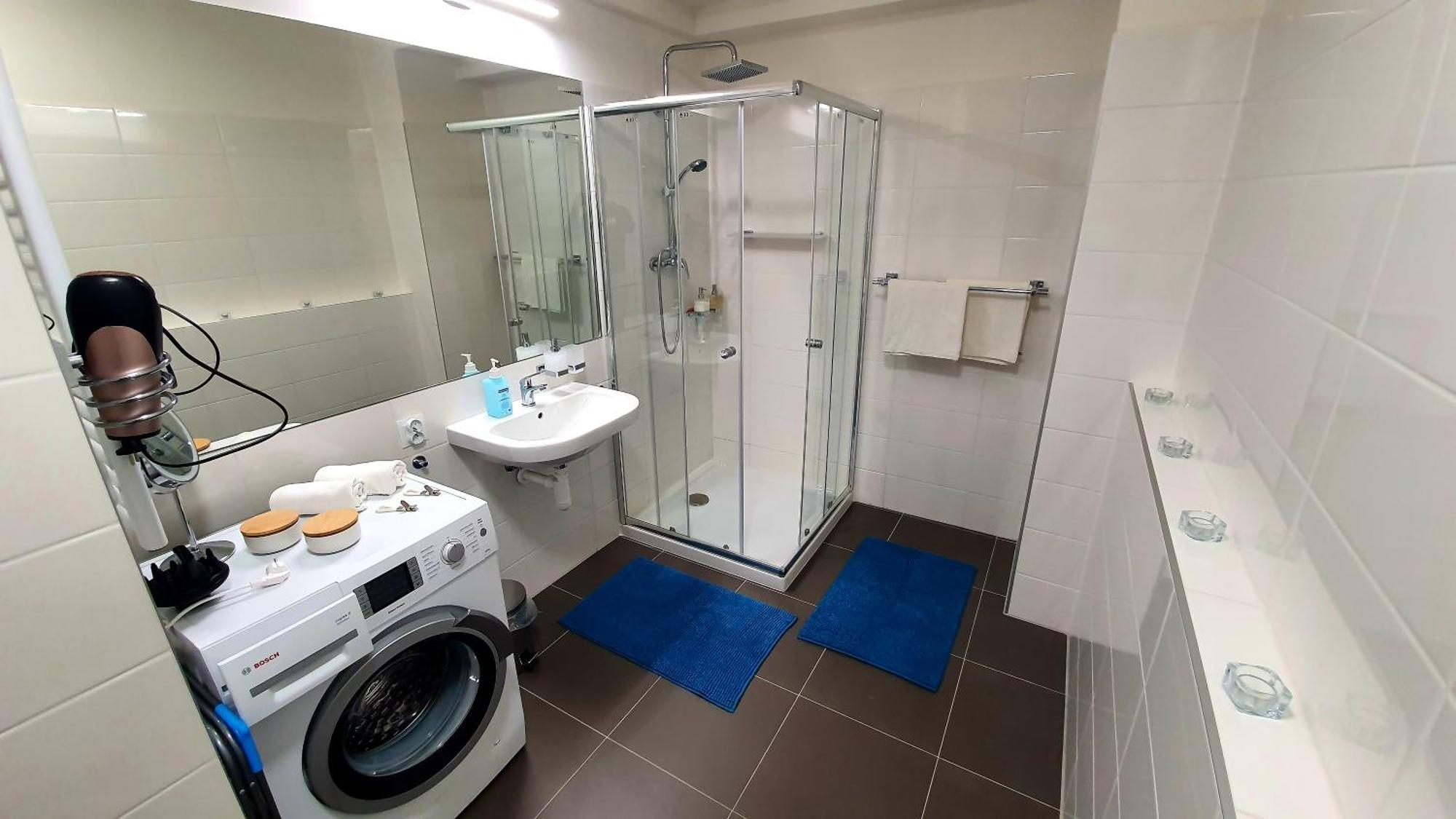 Luxury Apartment Vbloku Praag Buitenkant foto